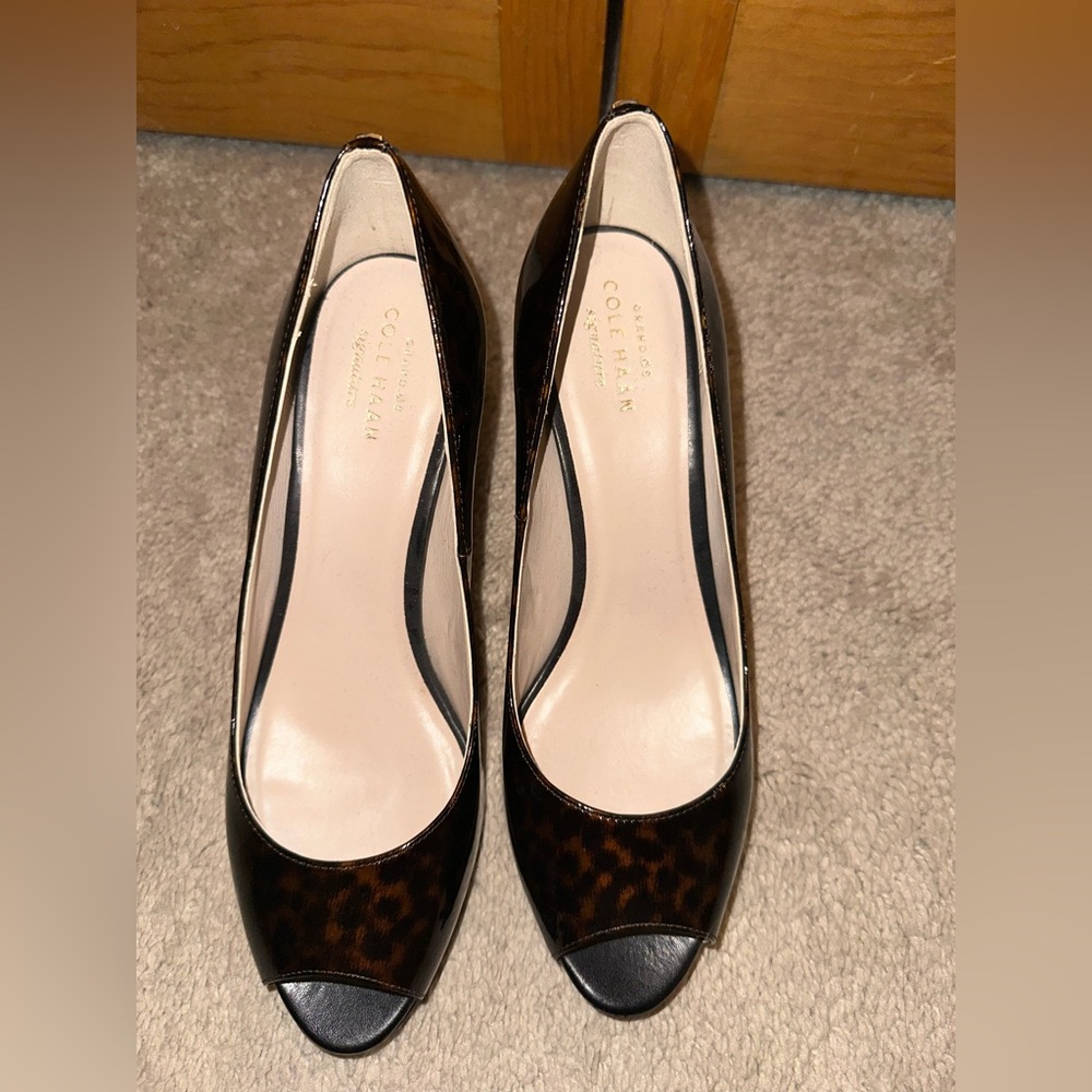 Cole Haan Black and Brown Heels Sleek Design